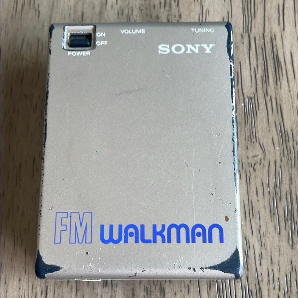 Vintage Sony FM Walkman SRF-30W - Silver - Not Working